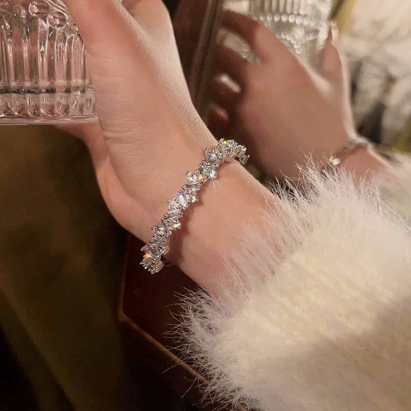 Asymmetric Crystal-Textured Bangle – Irregular Star-Inspired Detailing