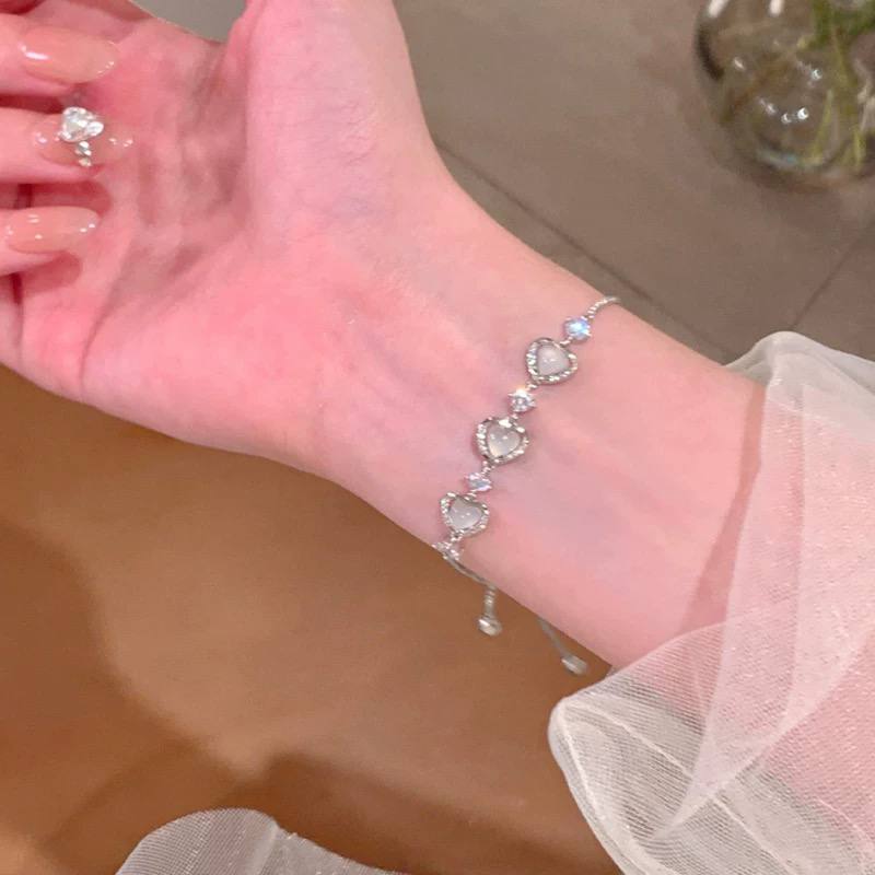 Natural Stone Heart Charm Bracelet – Delicate Everyday Style