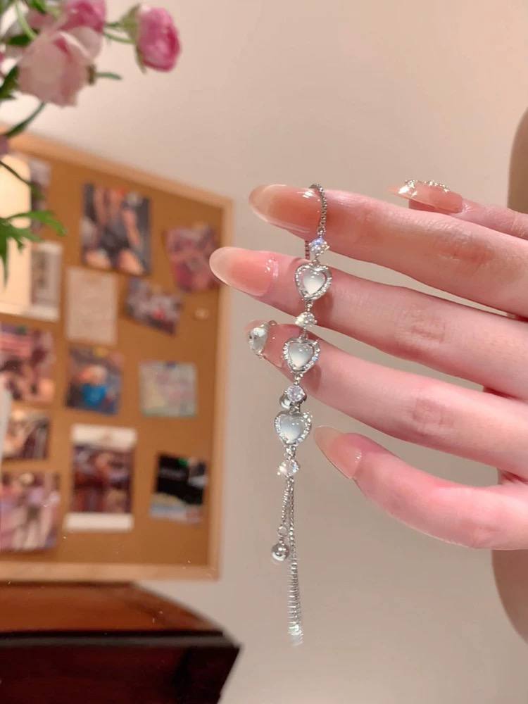 Natural Stone Heart Charm Bracelet – Delicate Everyday Style
